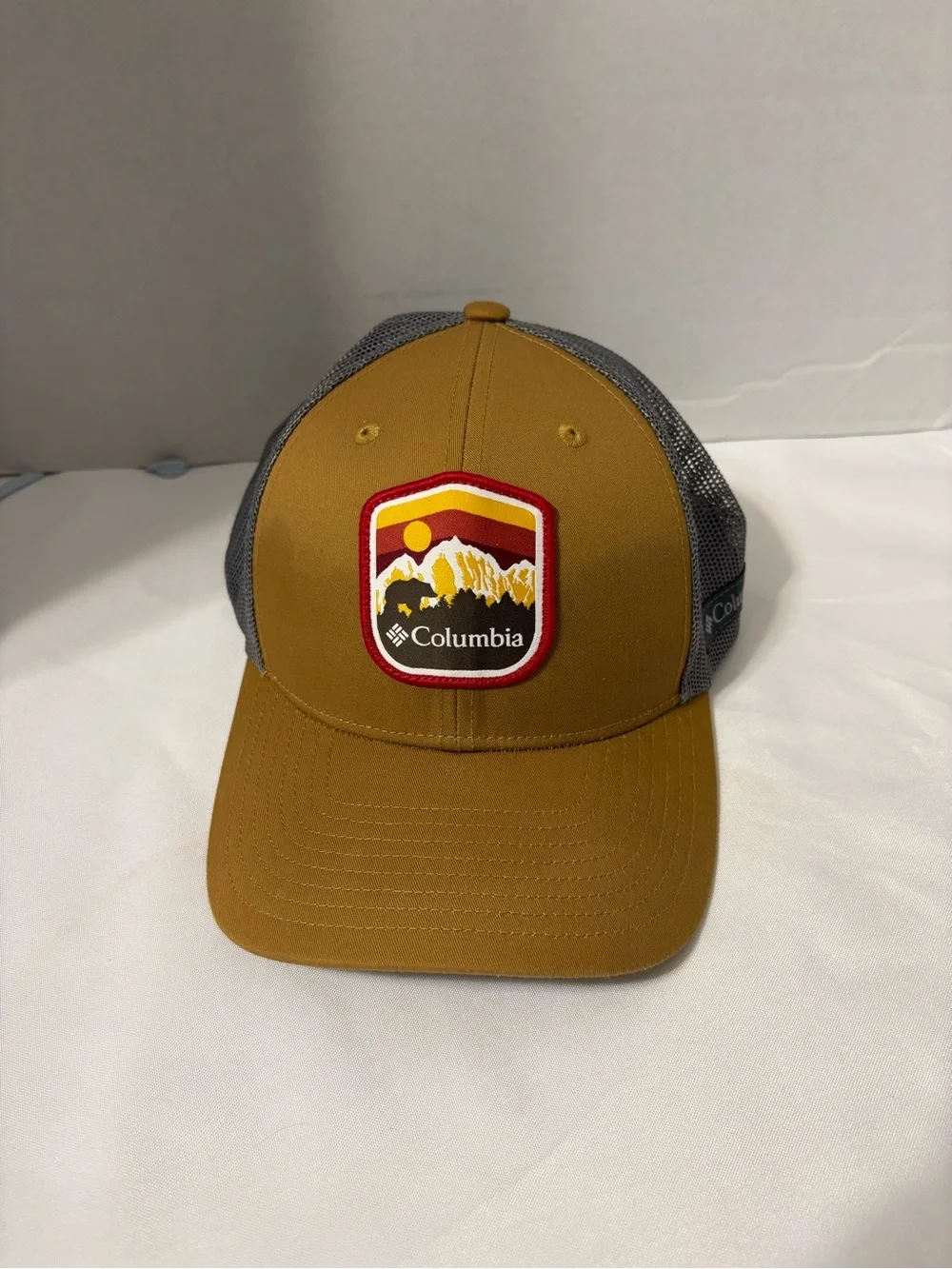 Columbia Mesh Snapback Cap Mens mountain‎ and bear patch Trucker Hat